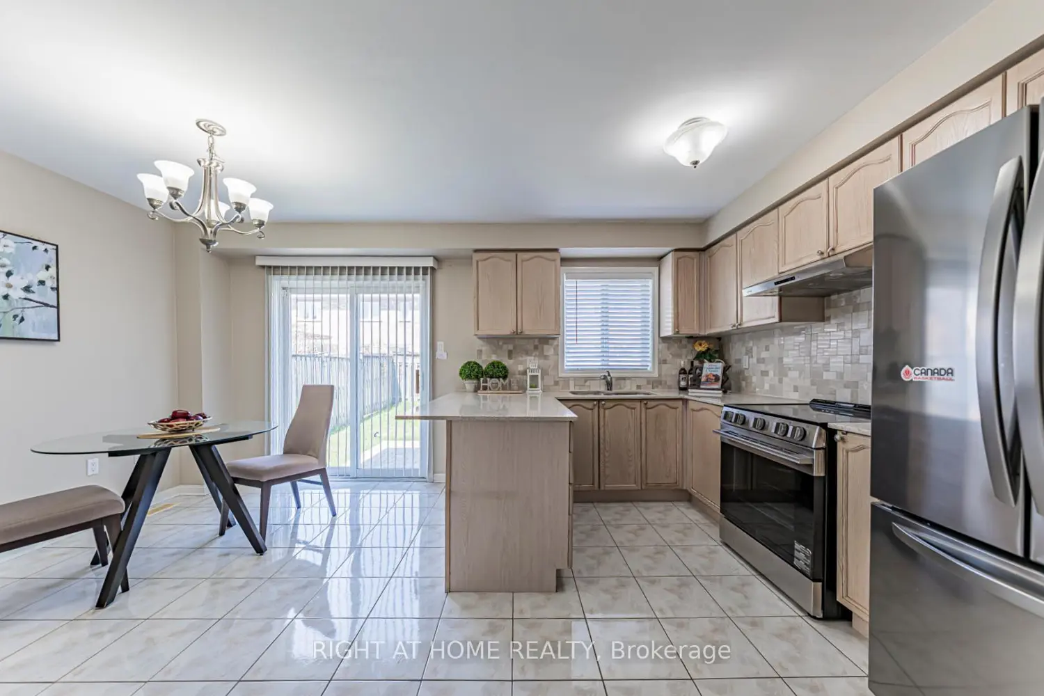 604 Summer Park Crescent photo 4
