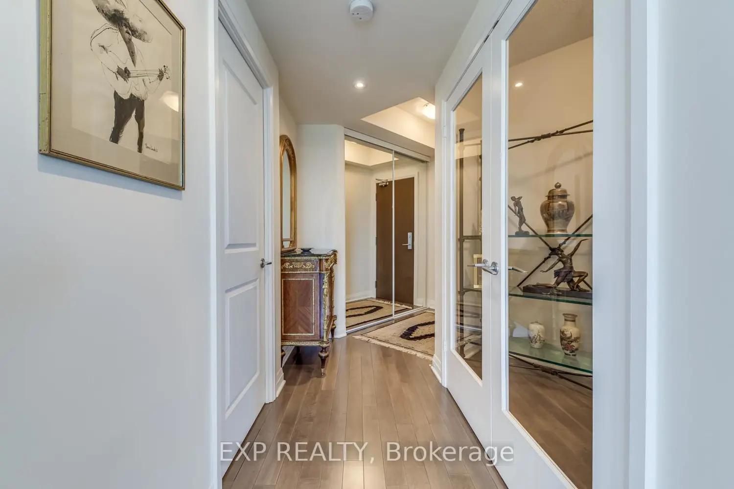 1055 Southdown Road 905 photo 2