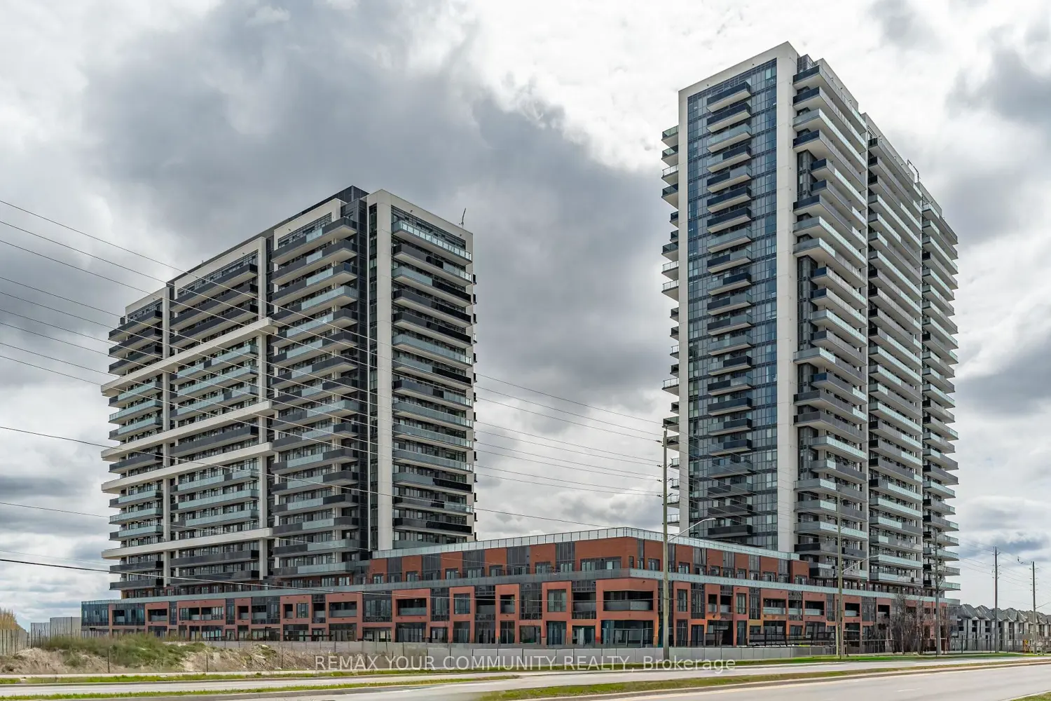 2545 Simcoe Street 2302