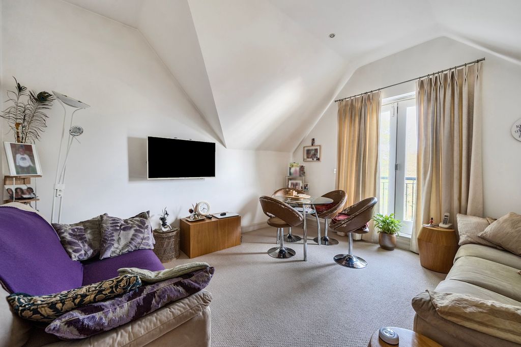 Additional image 7 of 3 bed flat for saleSouth Street, Epsom KT18