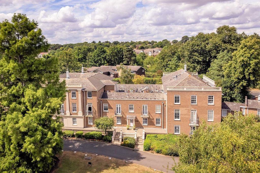 2 bed flat for saleBower Hill, Epping CM16