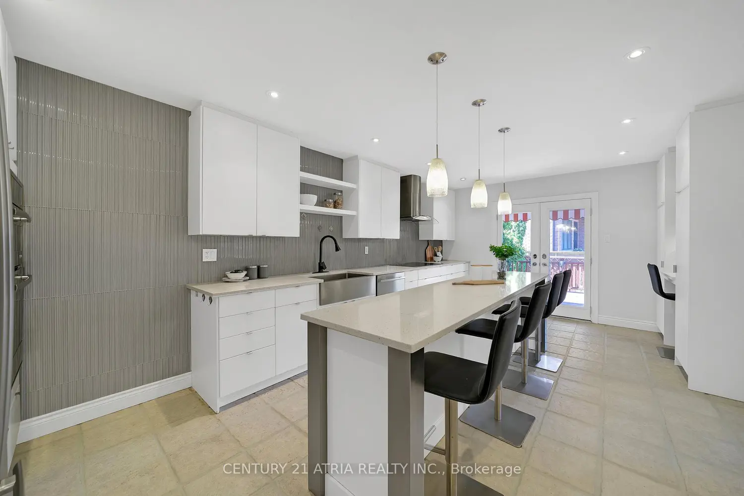 Additional image 13 of 543 Queen's Drive