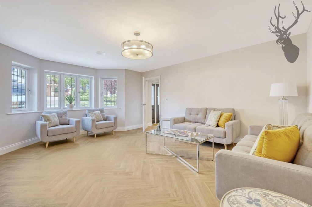 4 bed semi-detached house for saleCrows Road, Epping CM16 photo 5
