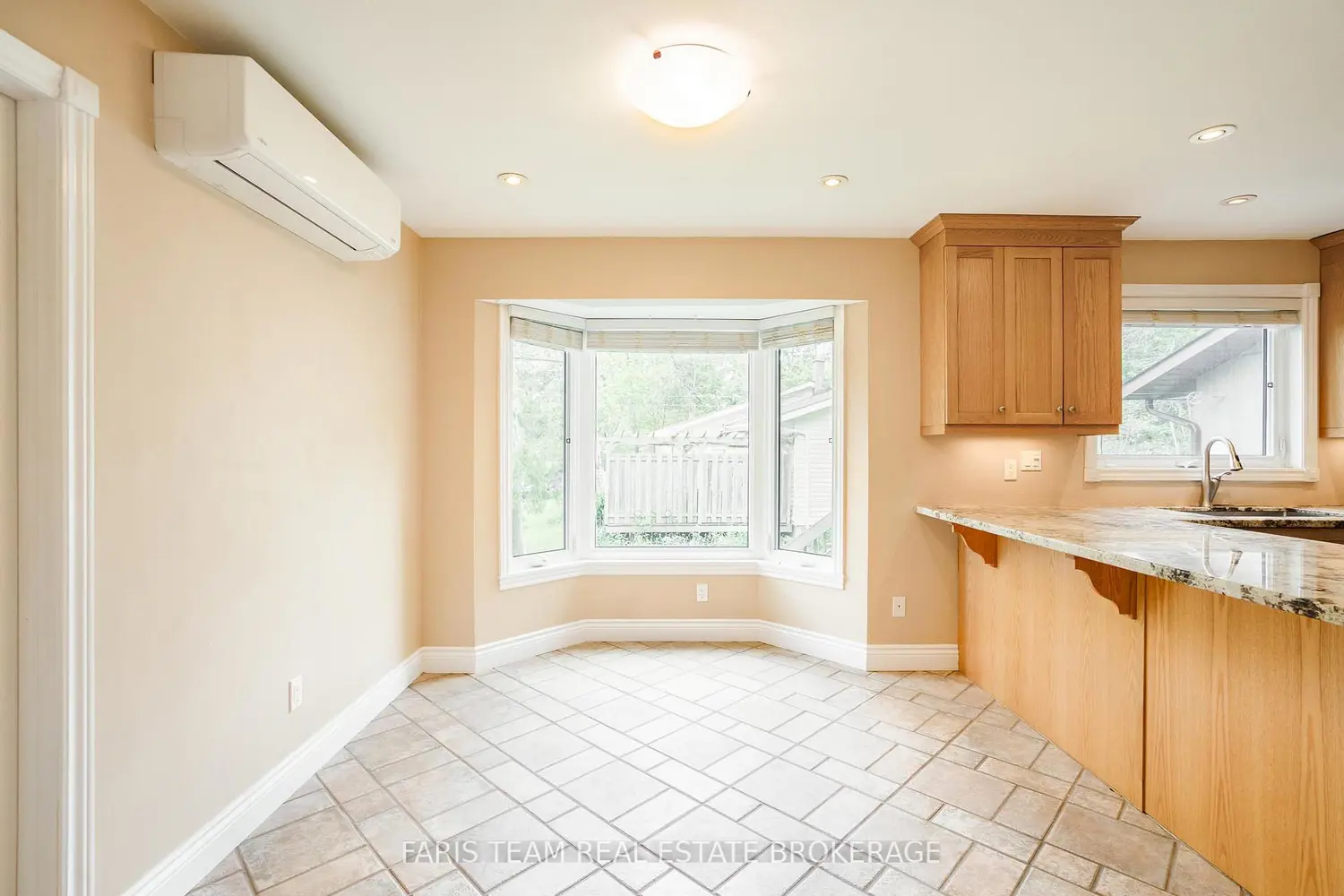 21 Poplar Crescent photo 3