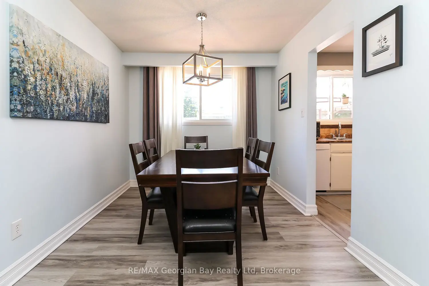 1007 Glen Mhor Crescent photo 4