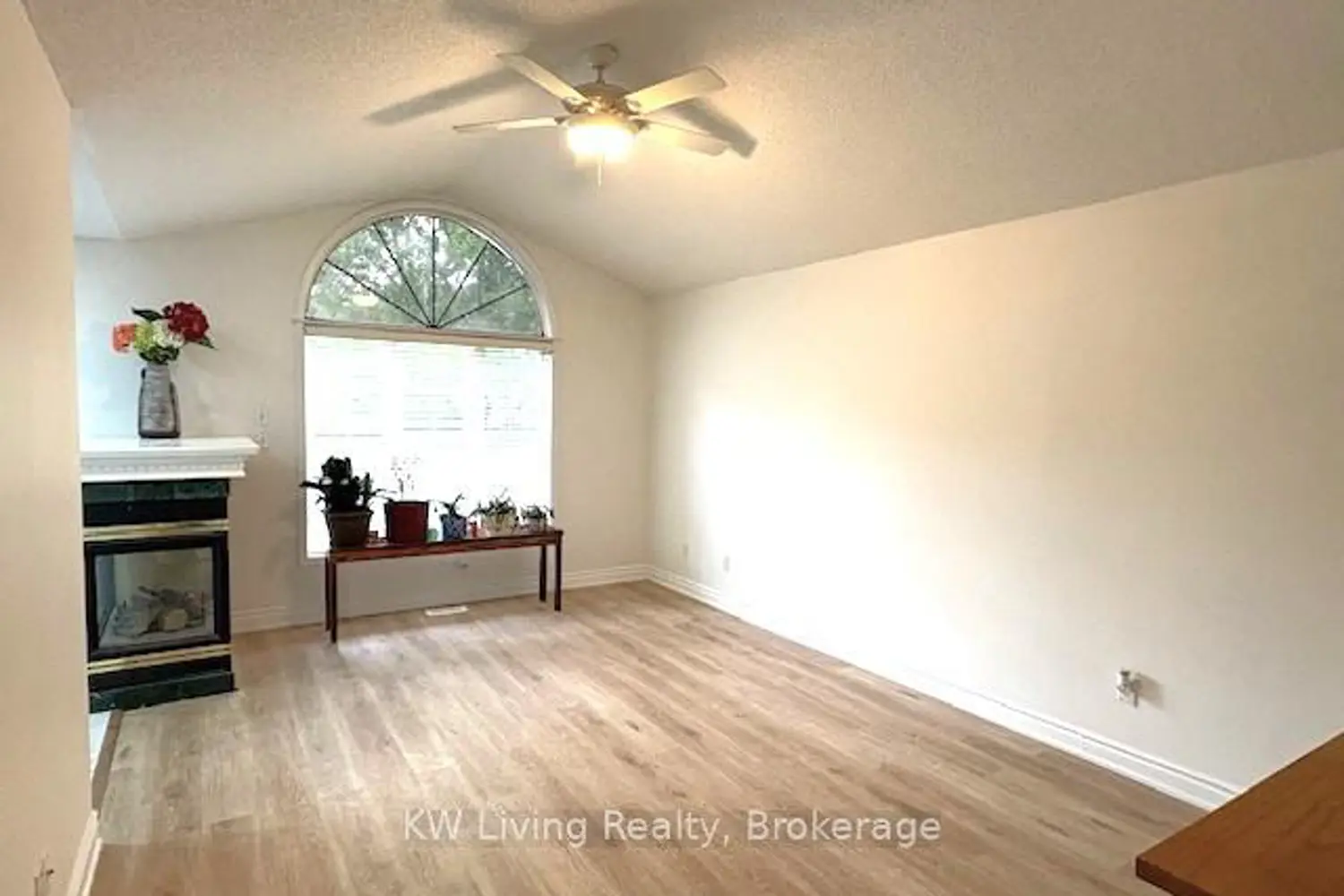 112 Vansickle Road photo 2