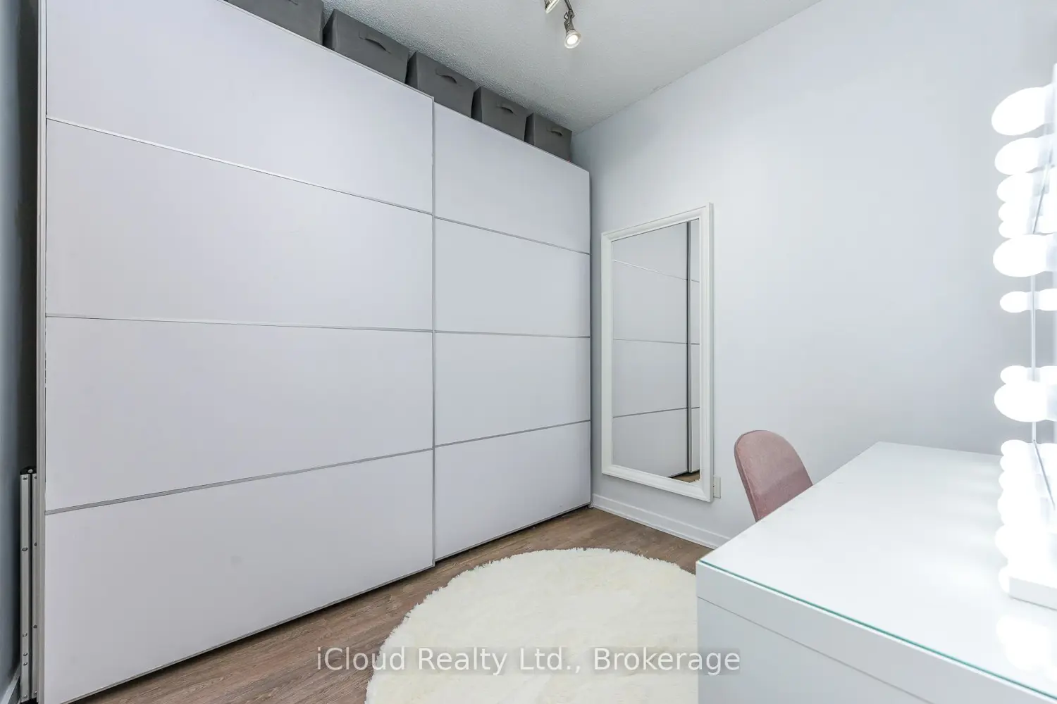 Additional image 5 of 103 The Queensway 1303