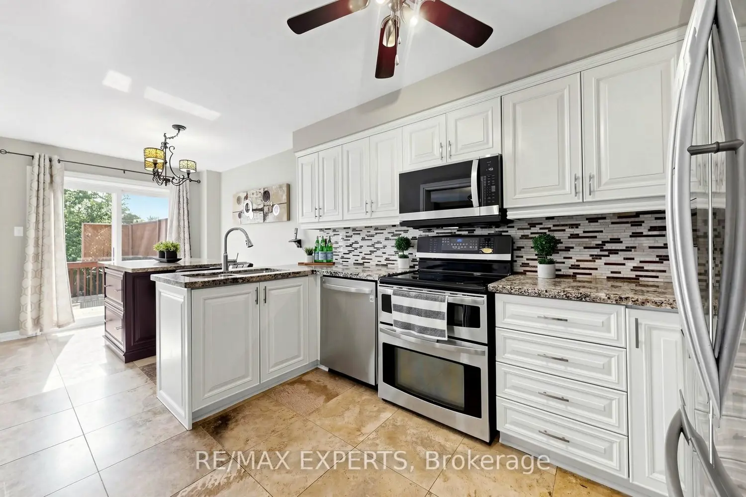 229 Rosanna Crescent photo 3