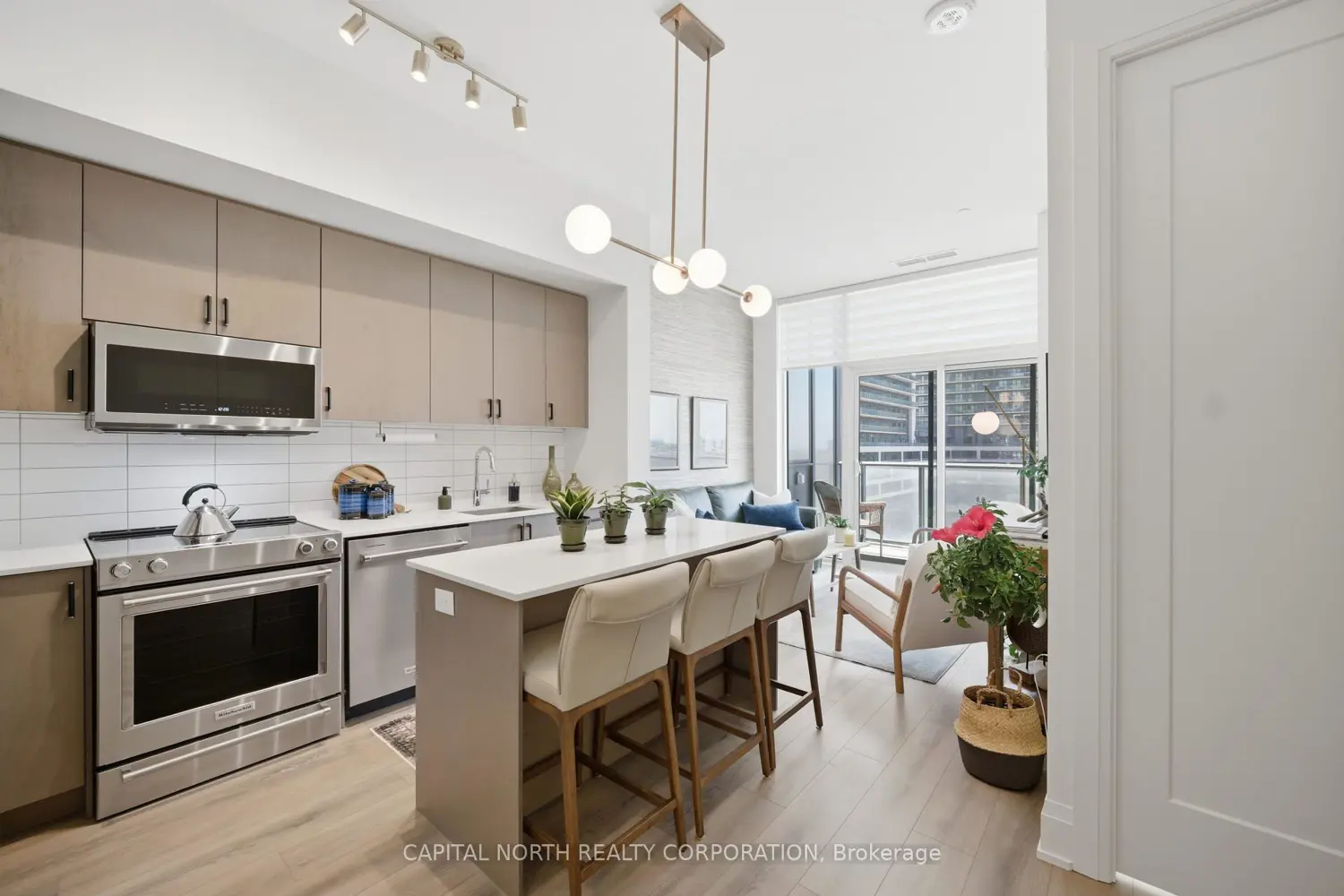9000 Jane Street 620 photo 3
