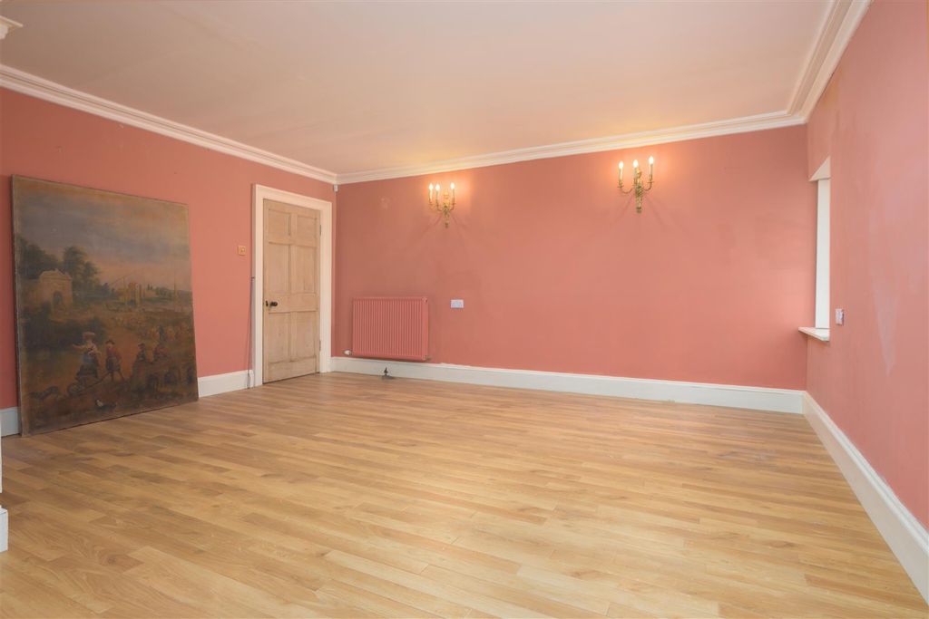 3 bed detached house for saleMeikleour, Perth PH2 photo 5