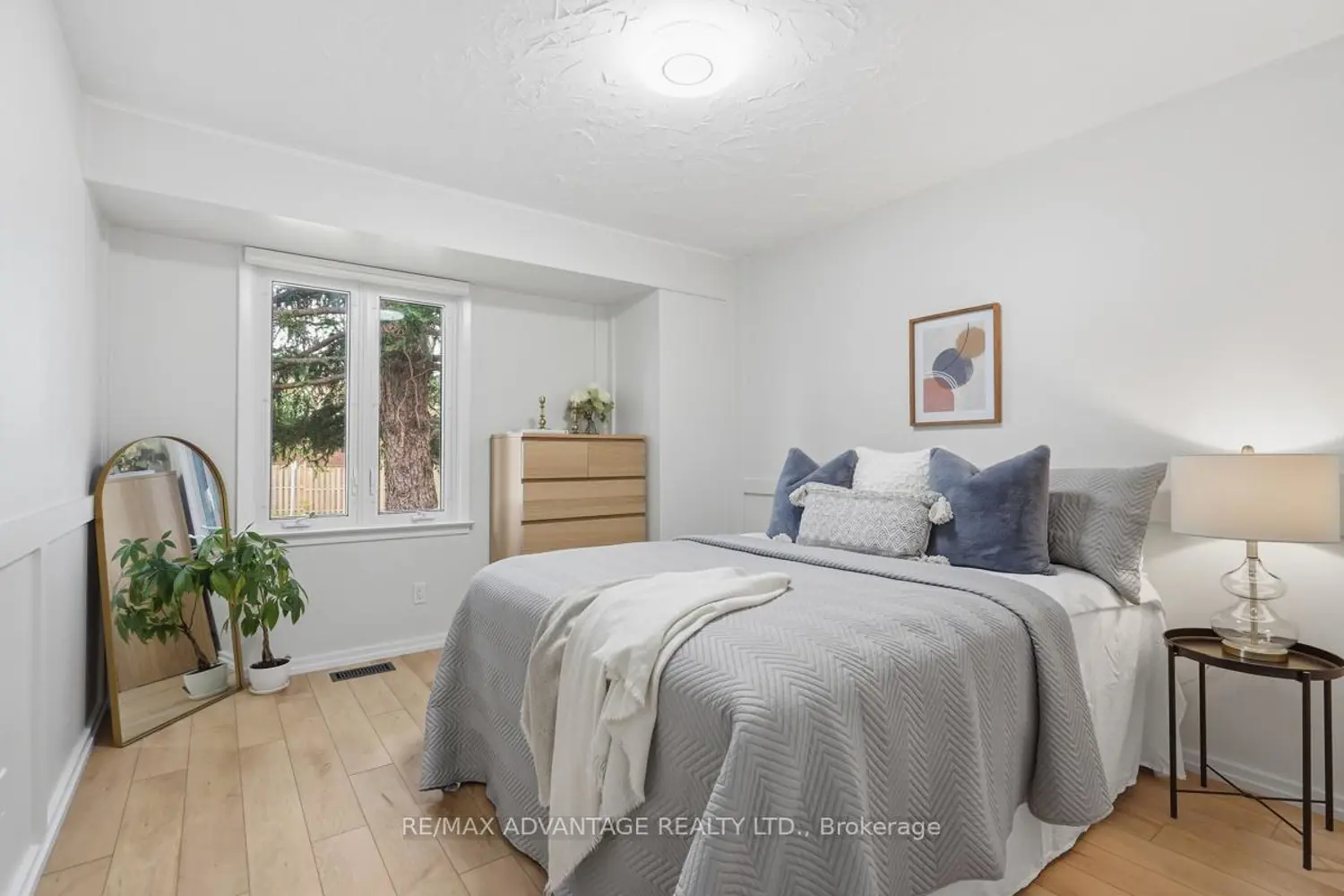 Additional image 9 of 937 Luxton Drive