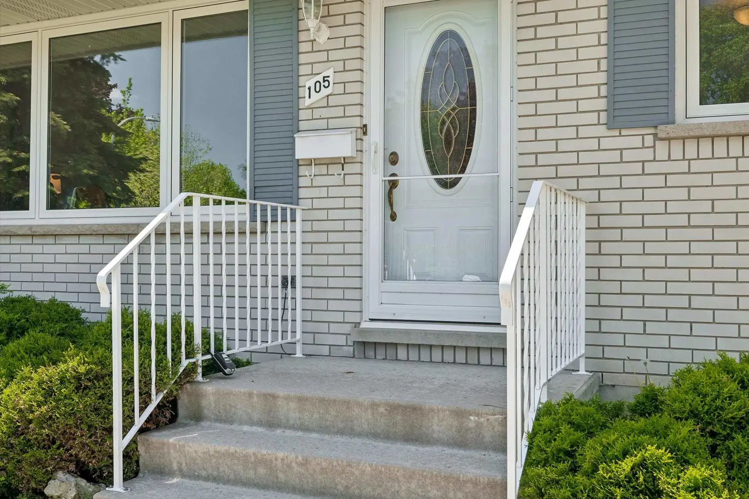 105 Silverspring Crescent photo 3