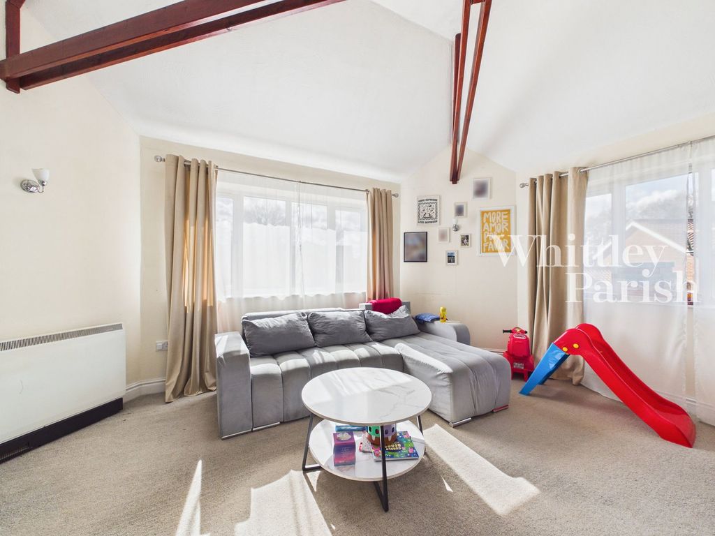 2 bed flat for saleRiverside Maltings, Diss IP22 photo 3