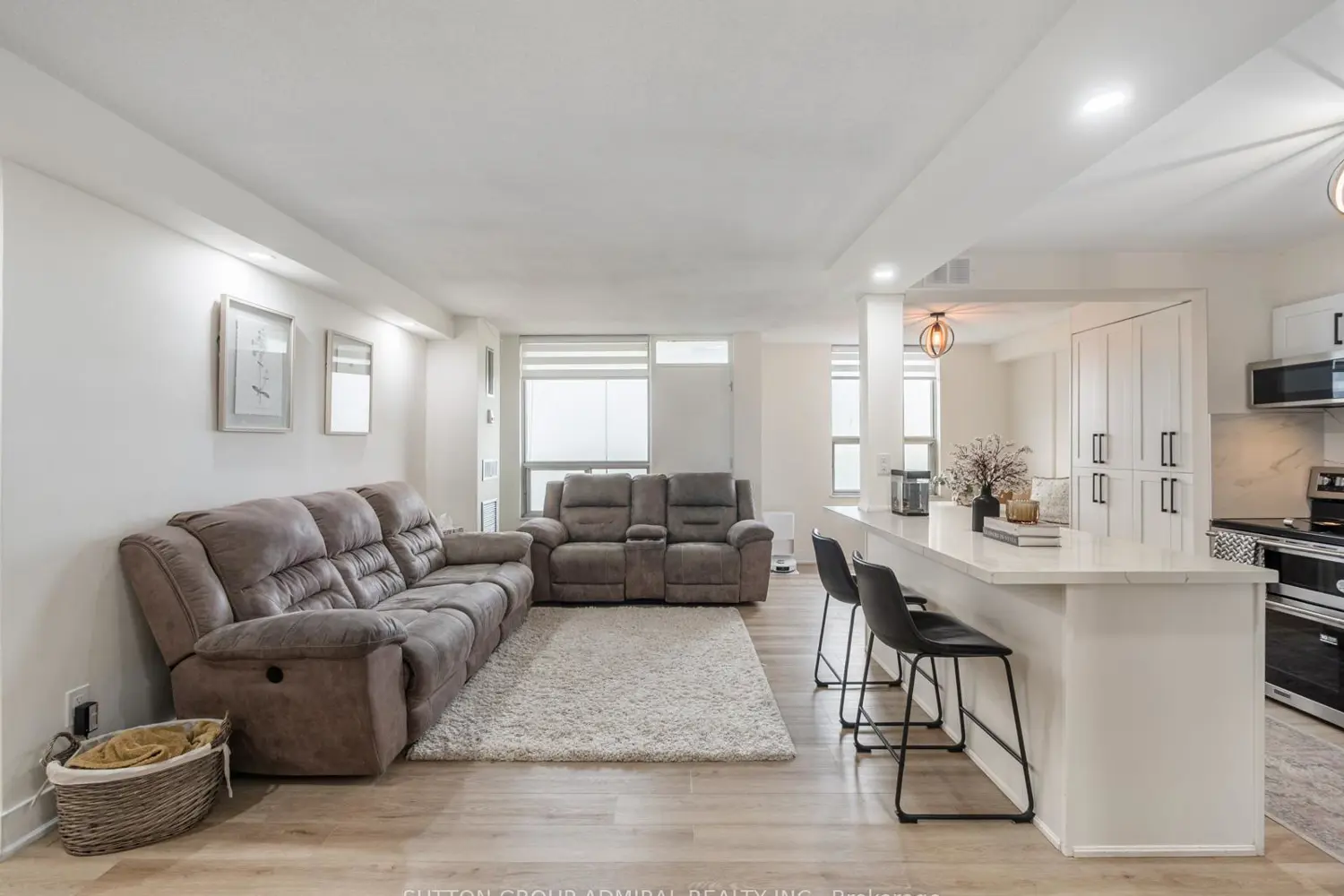Additional image 2 of 20 Edgecliff Golfway 1603