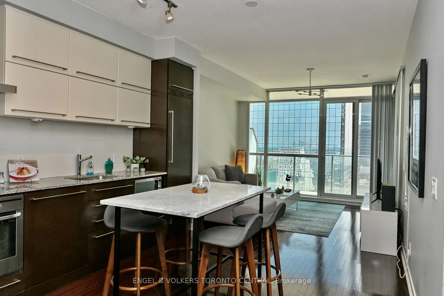 Additional image 6 of 770 Bay Street 2504