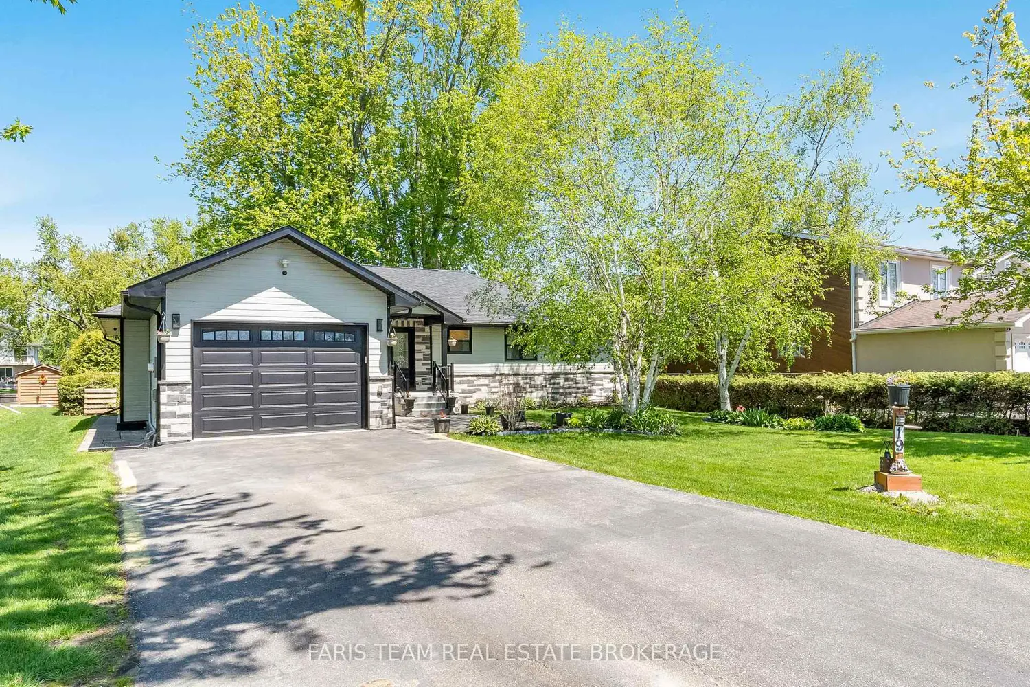 19 Willow Crescent photo 3