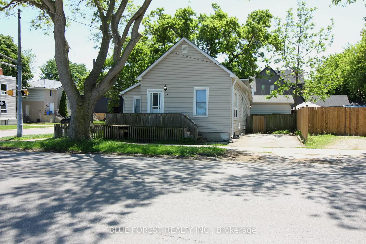 175 Davis Street photo 3