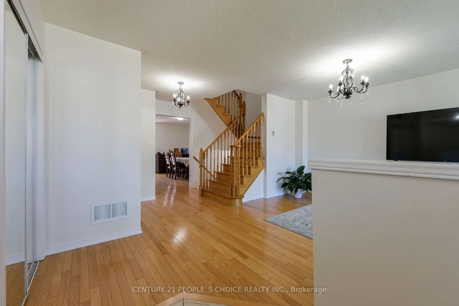 479 Davos Road photo 2