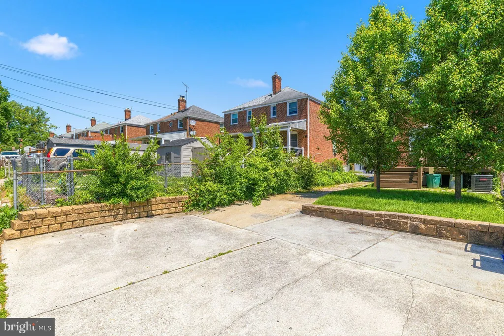 8530 Oakleigh Road, Parkville, MD 21234