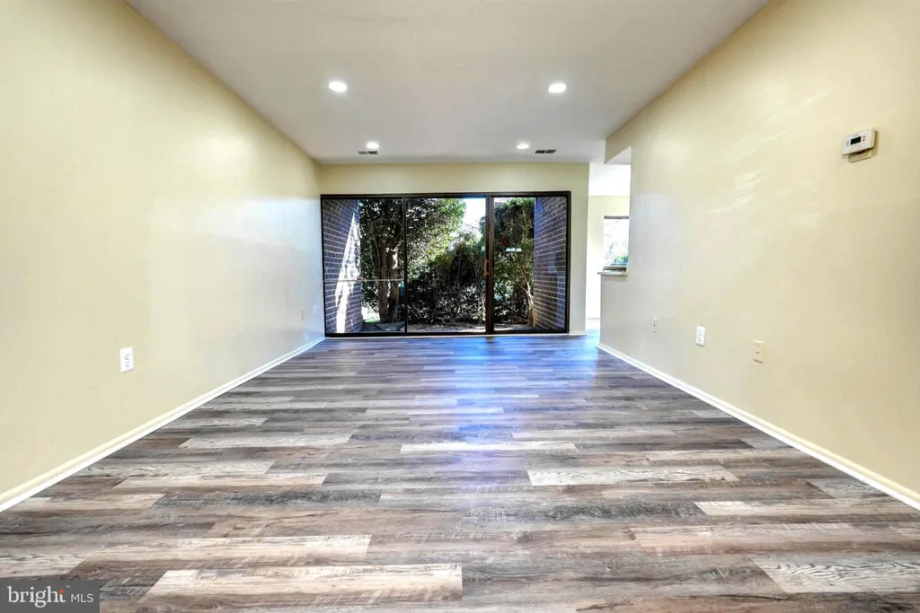 415 Christopher Avenue Unit 11, Gaithersburg, MD 20879 photo 5