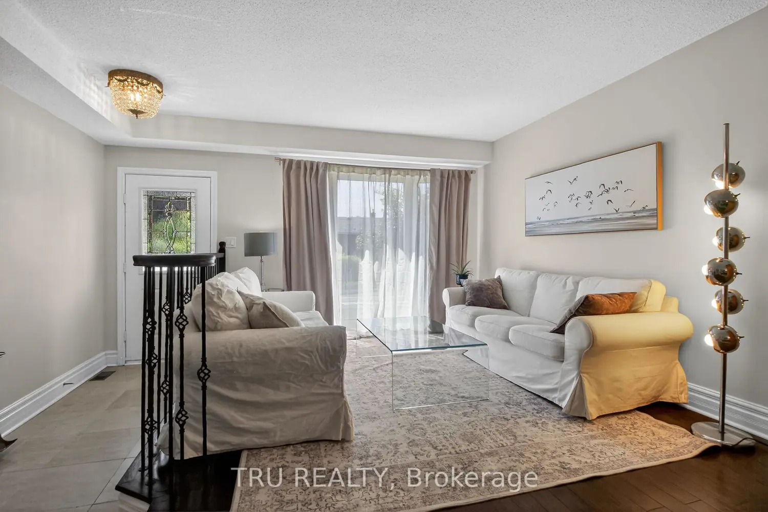 2769 Massicotte Lane photo 4