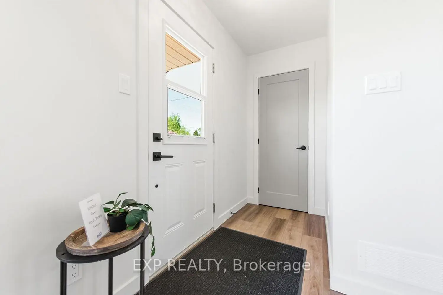 1482 Gillan Road photo 5