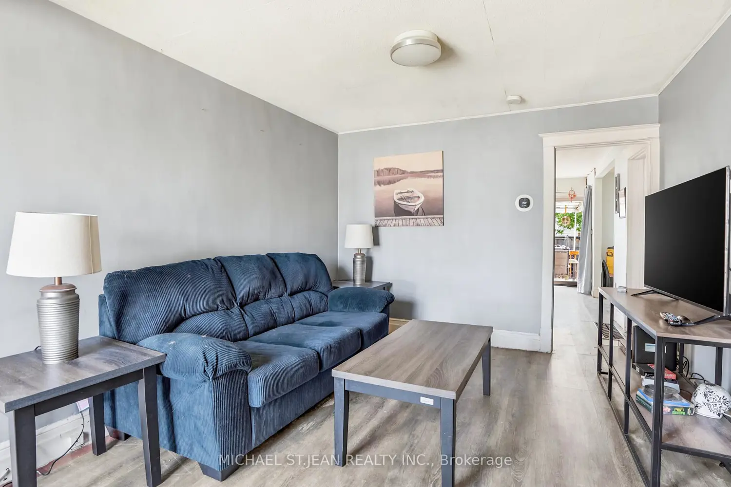 276 Roxborough Avenue photo 5