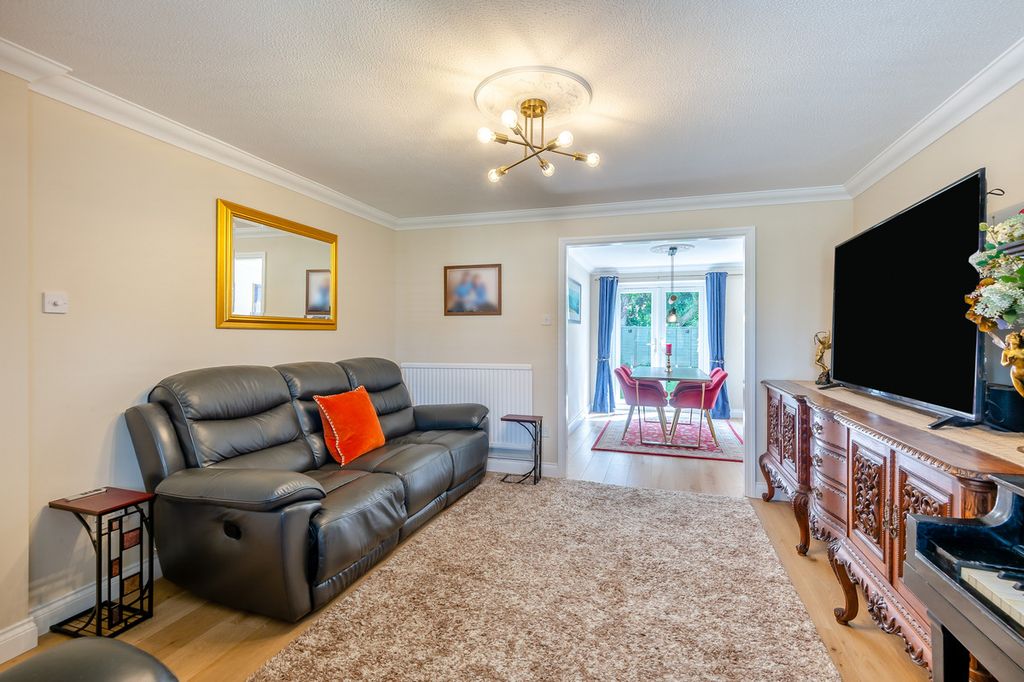 3 bed detached house for saleJuniper Drive, Ely CB7 photo 4