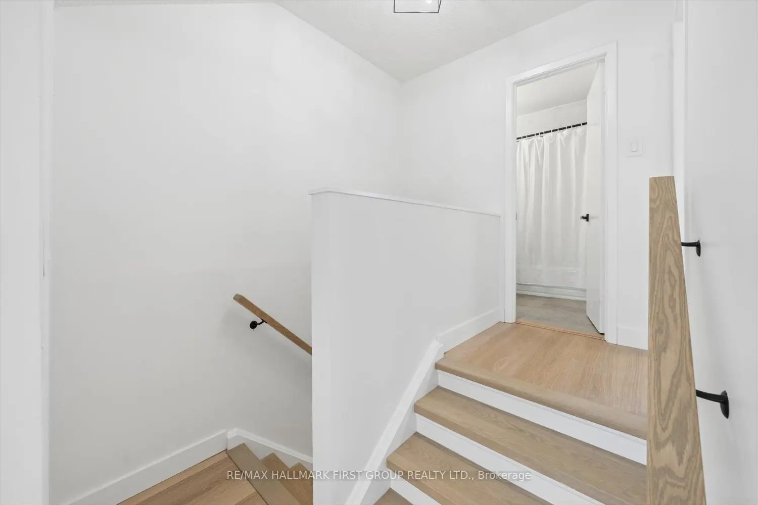 Additional image 8 of 30 Venetian Crescent 128