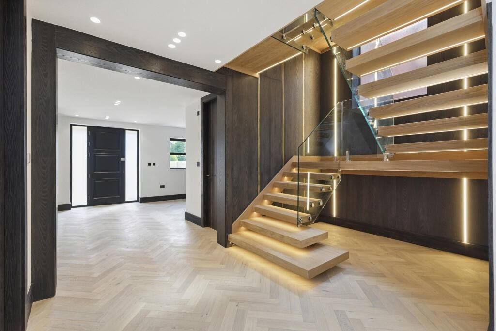 5 bed detached house for salePipers Green Lane HA8