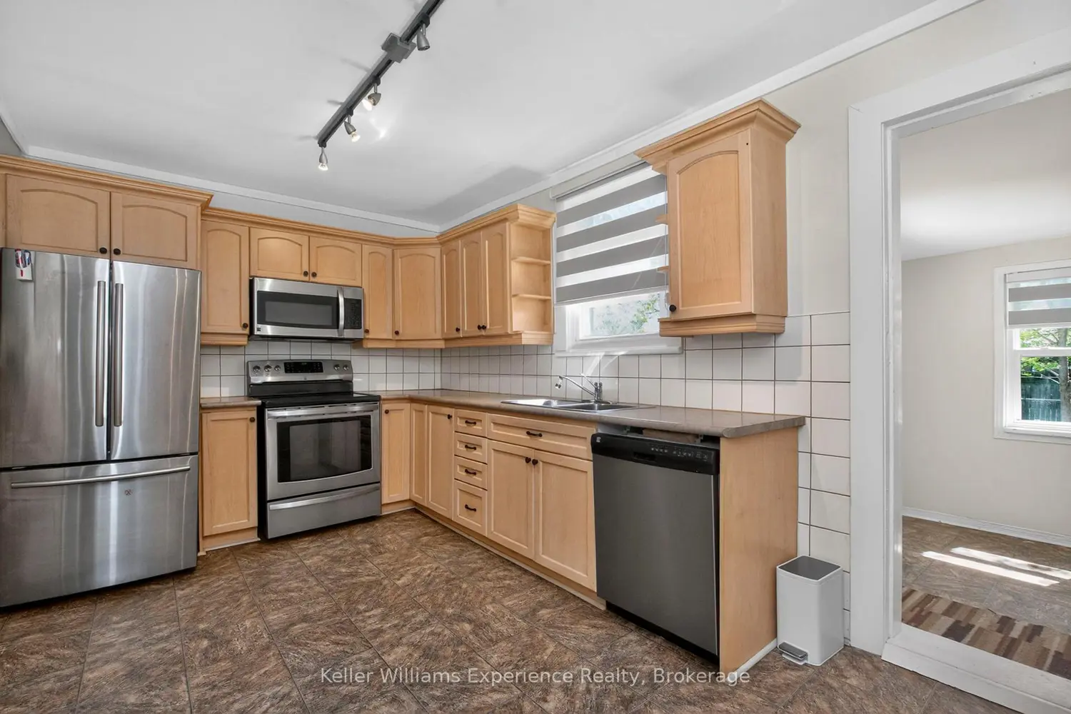 239 Oak Street photo 5