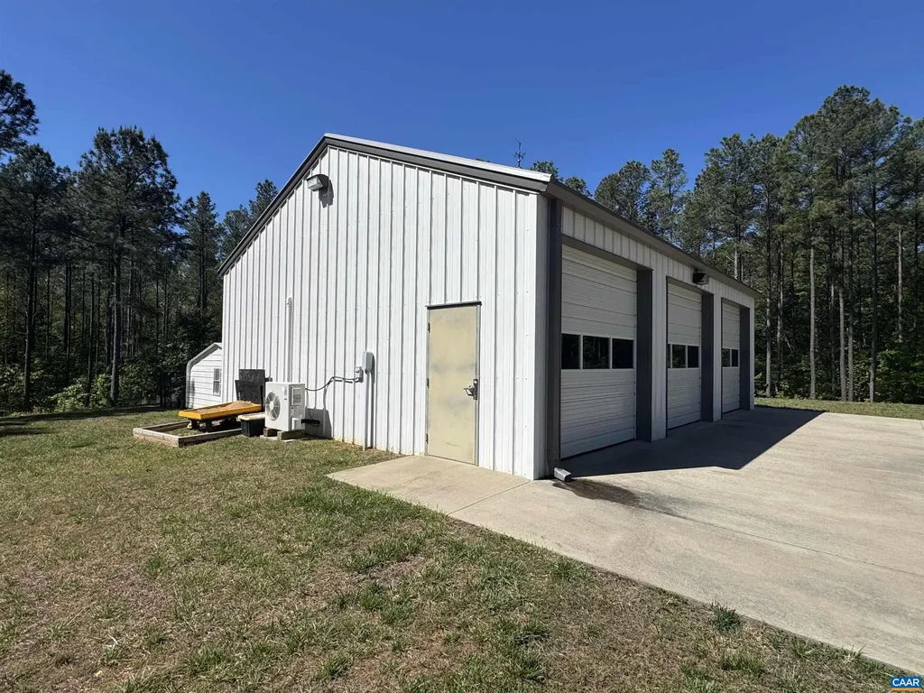 Additional image 38 of 1121 Hardware Rd, Scottsville, VA 24590
