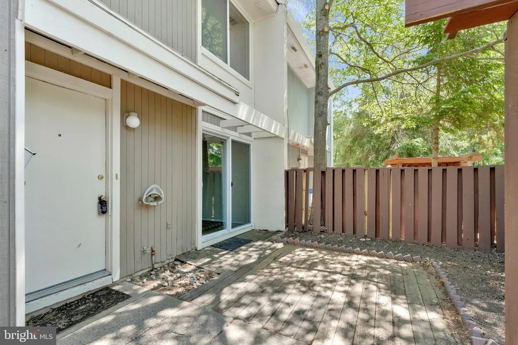 2202 Southgate Square, Reston, VA 20191