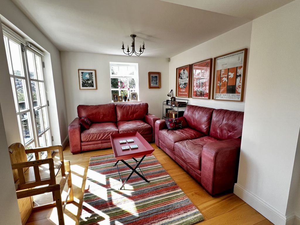 3 bed flat for saleMill Race, River CT17 photo 5