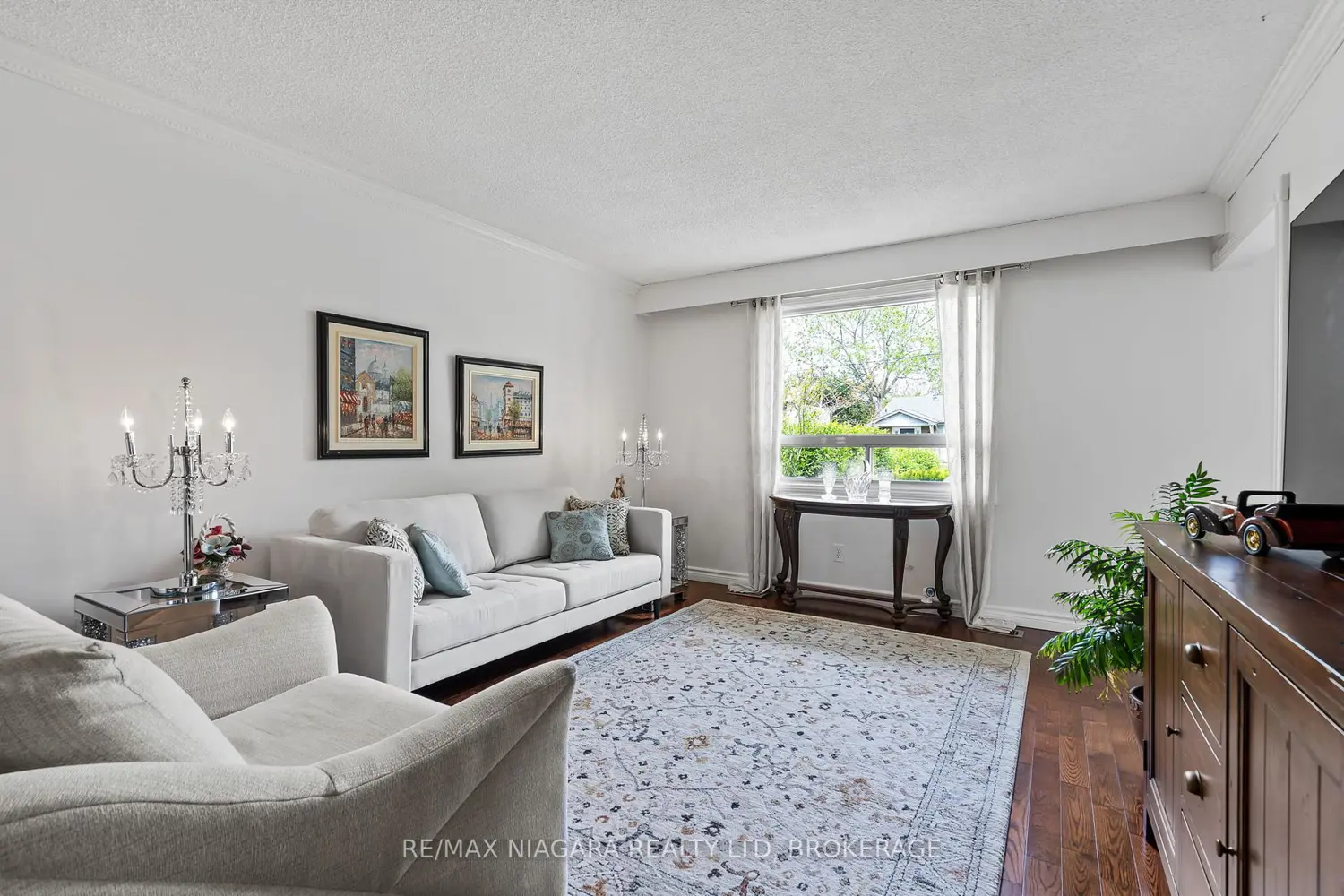 21 Allan Drive photo 2