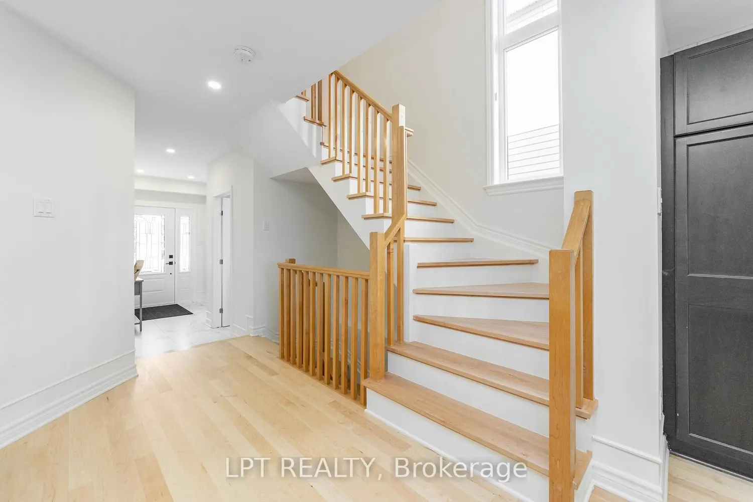 275 Tewsley Drive photo 2