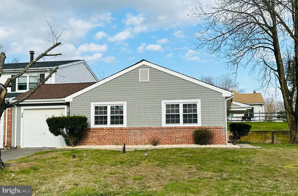 319 Canterbury Court, Newtown, PA 18940