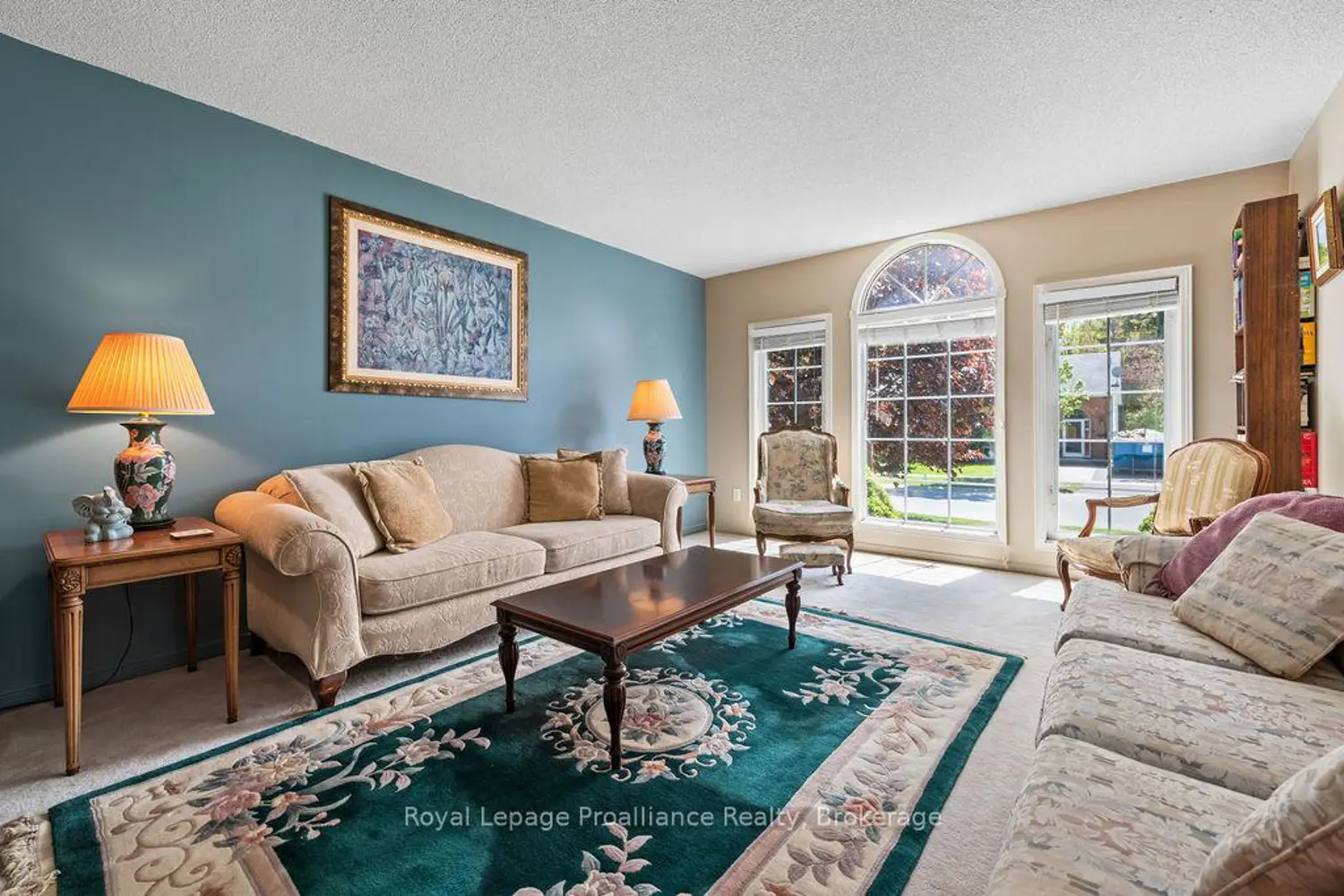 611 Barnsley Crescent photo 2