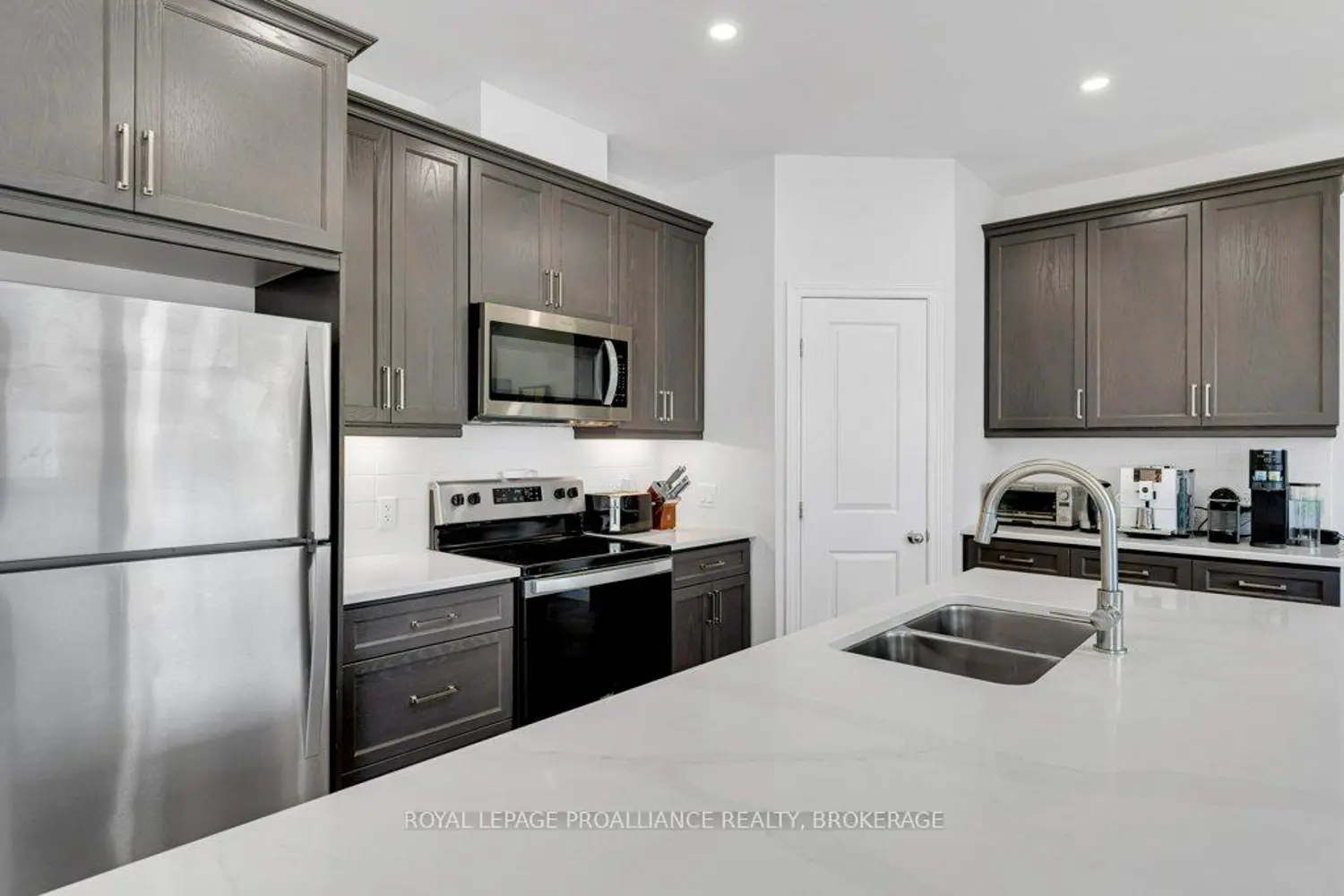 249 Mill Pond Place photo 5