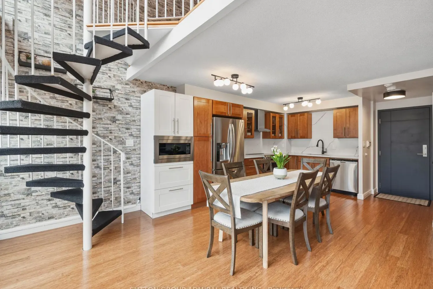 2267 Lake Shore Boulevard 723