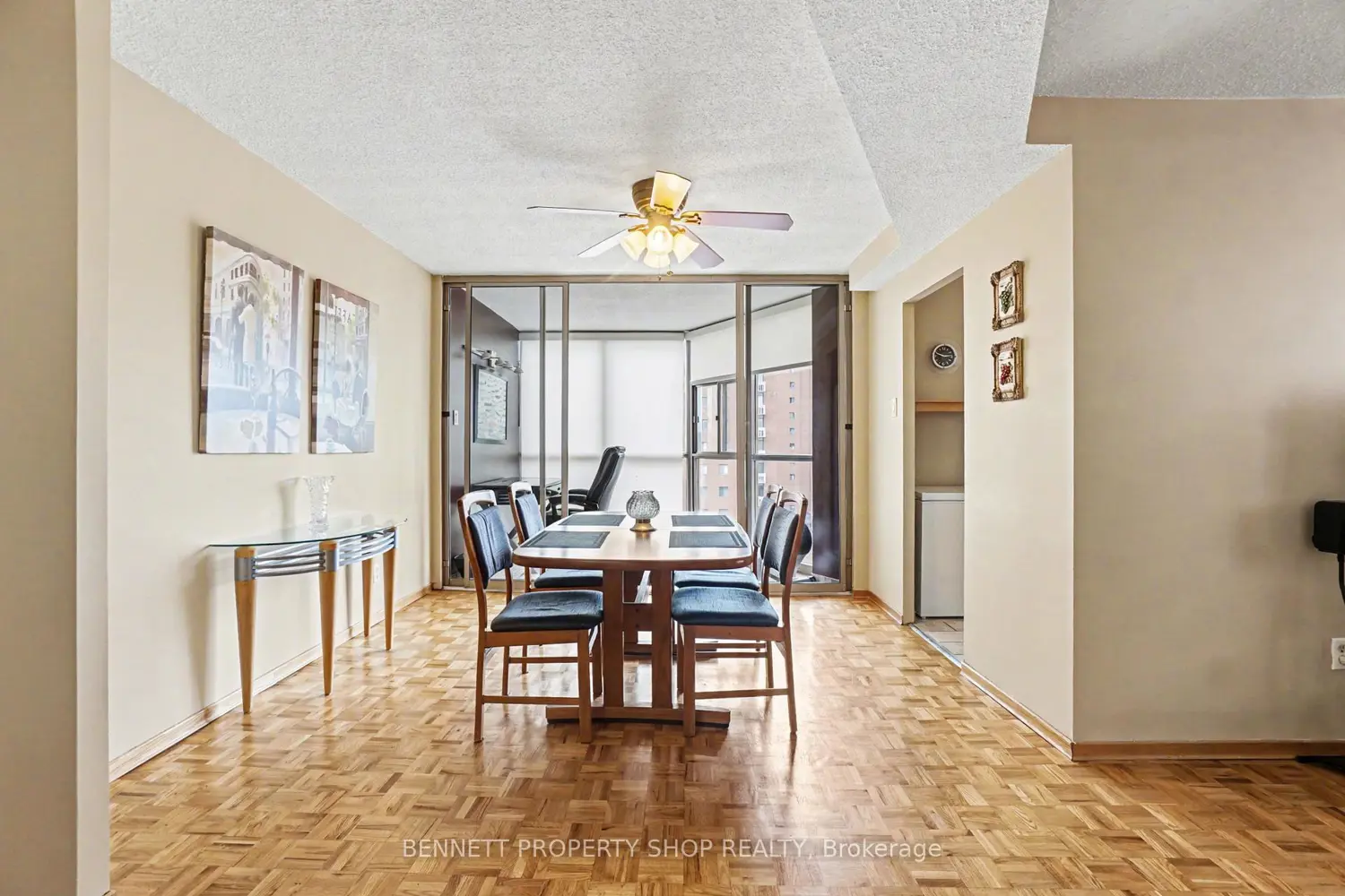 2760 Carousel Crescent 610 photo 4