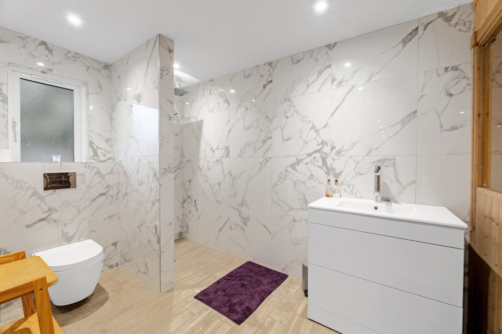 Additional image 18 of 5 bed detached house for saleVillage Road Thorpe Egham, Surrey TW20