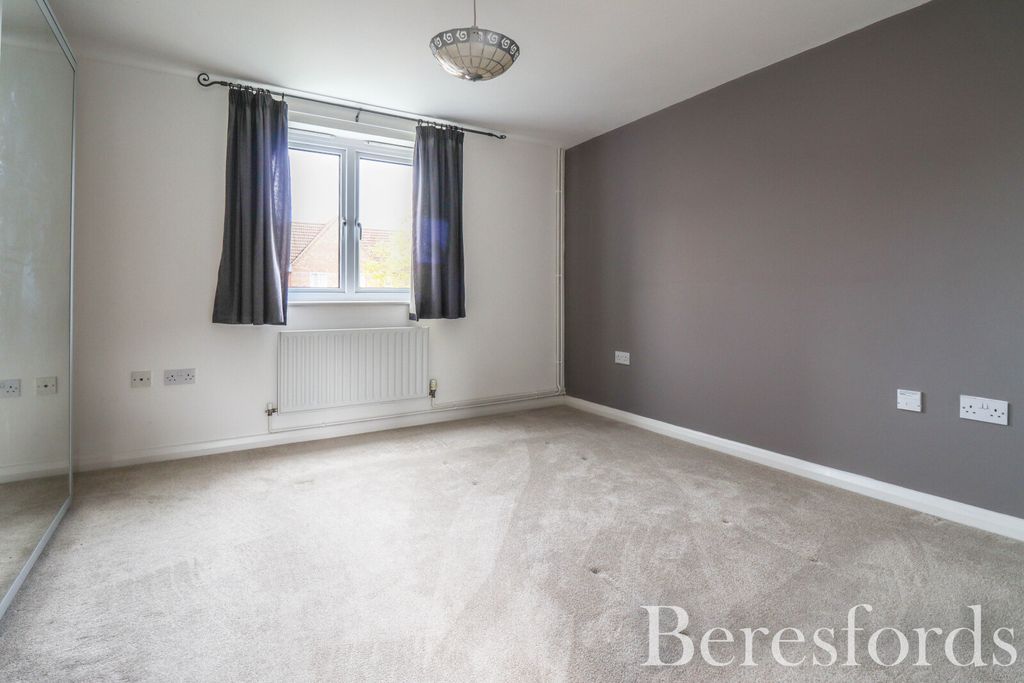 2 bed flat for saleWillow Road, Dunmow CM6 photo 4