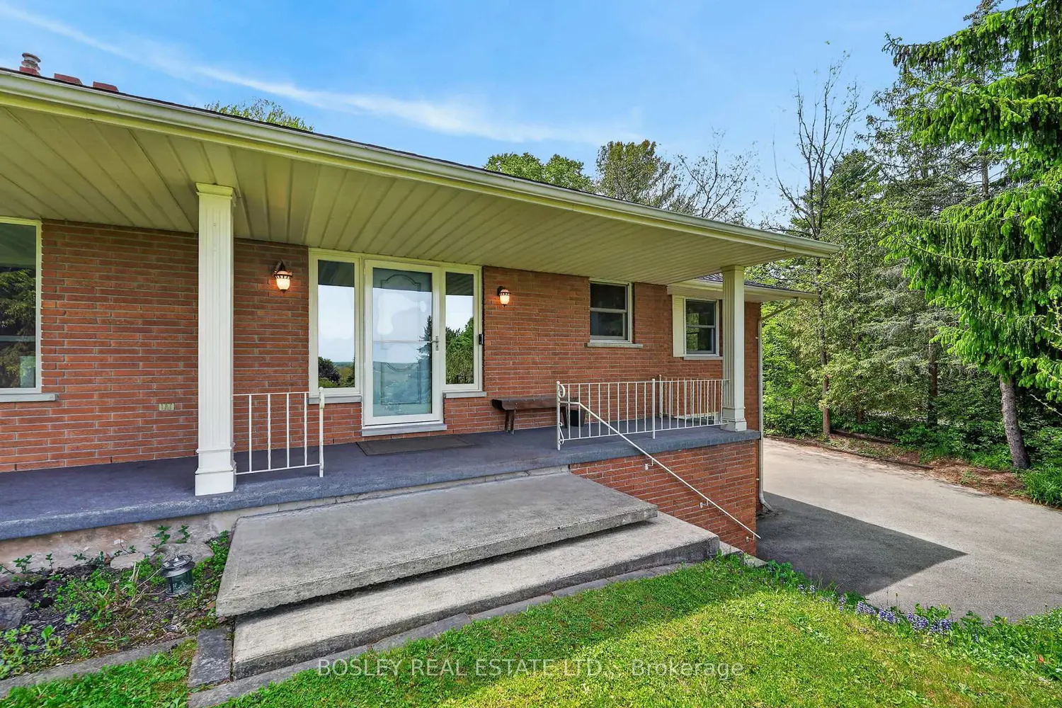 12 Sheppard Crescent photo 3