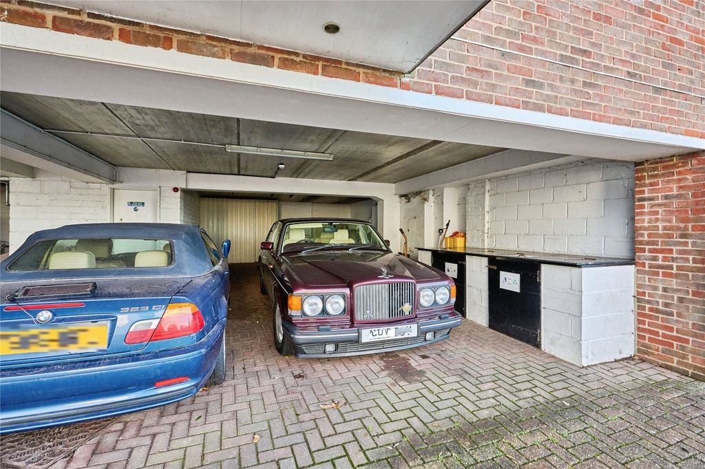 Additional image 10 of 2 bed flat for saleBirmingham Road, Cowes, Isle Of Wight PO31
