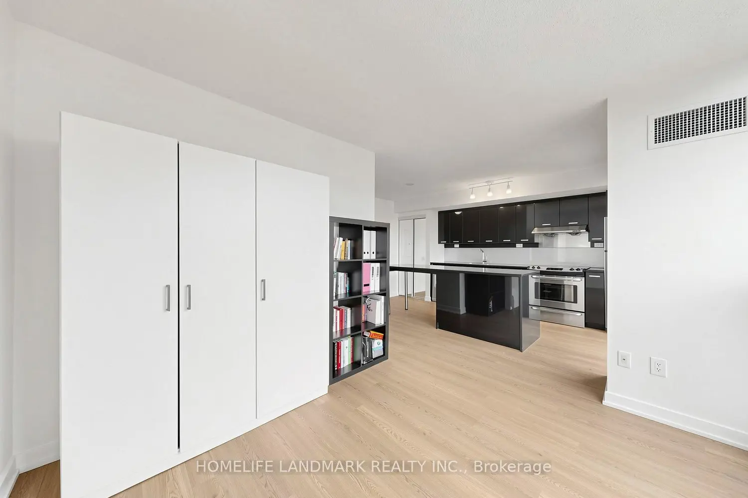 Additional image 9 of 19 Singer Court 1509B