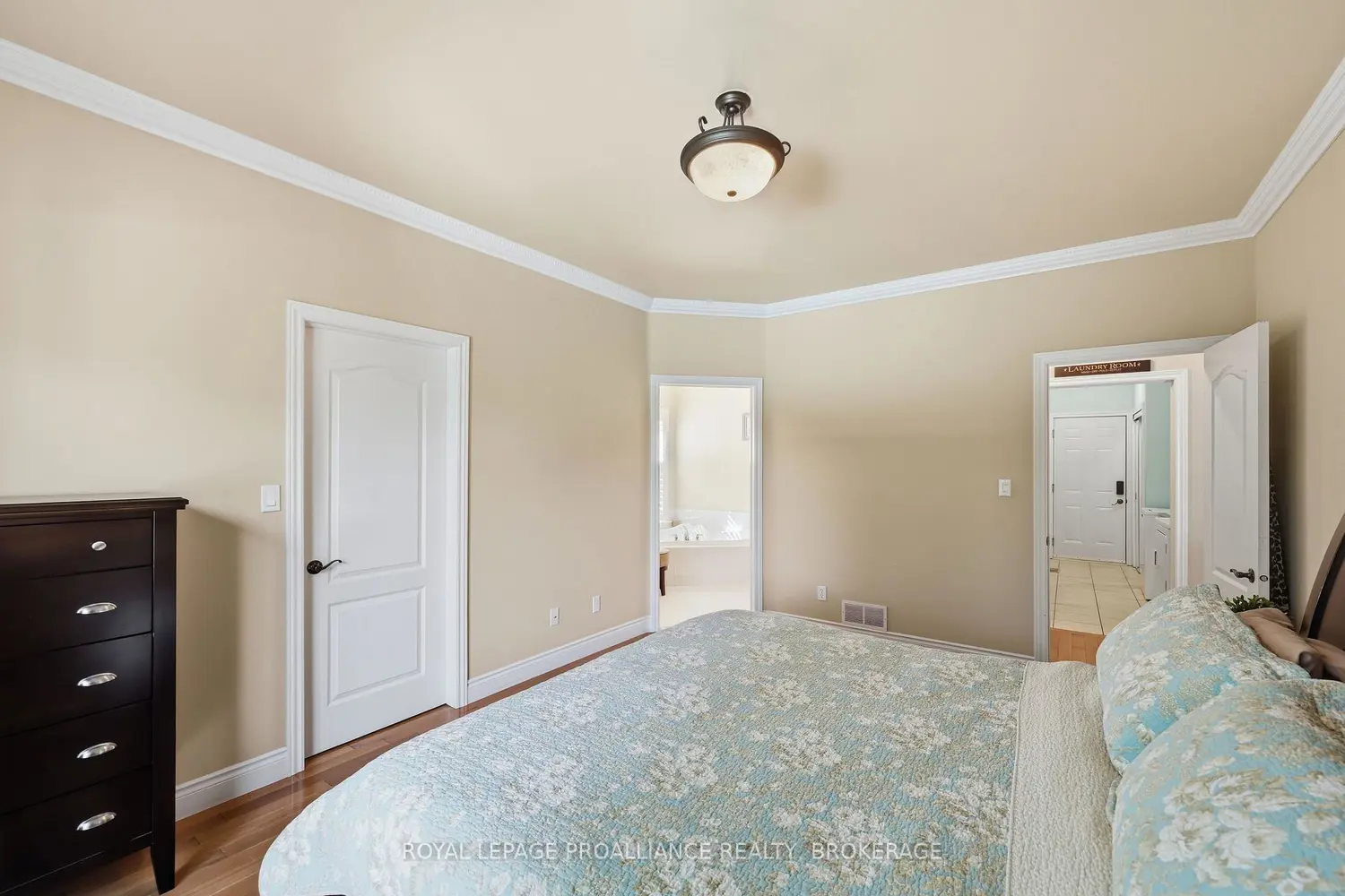 730 Amaryllis Street photo 4