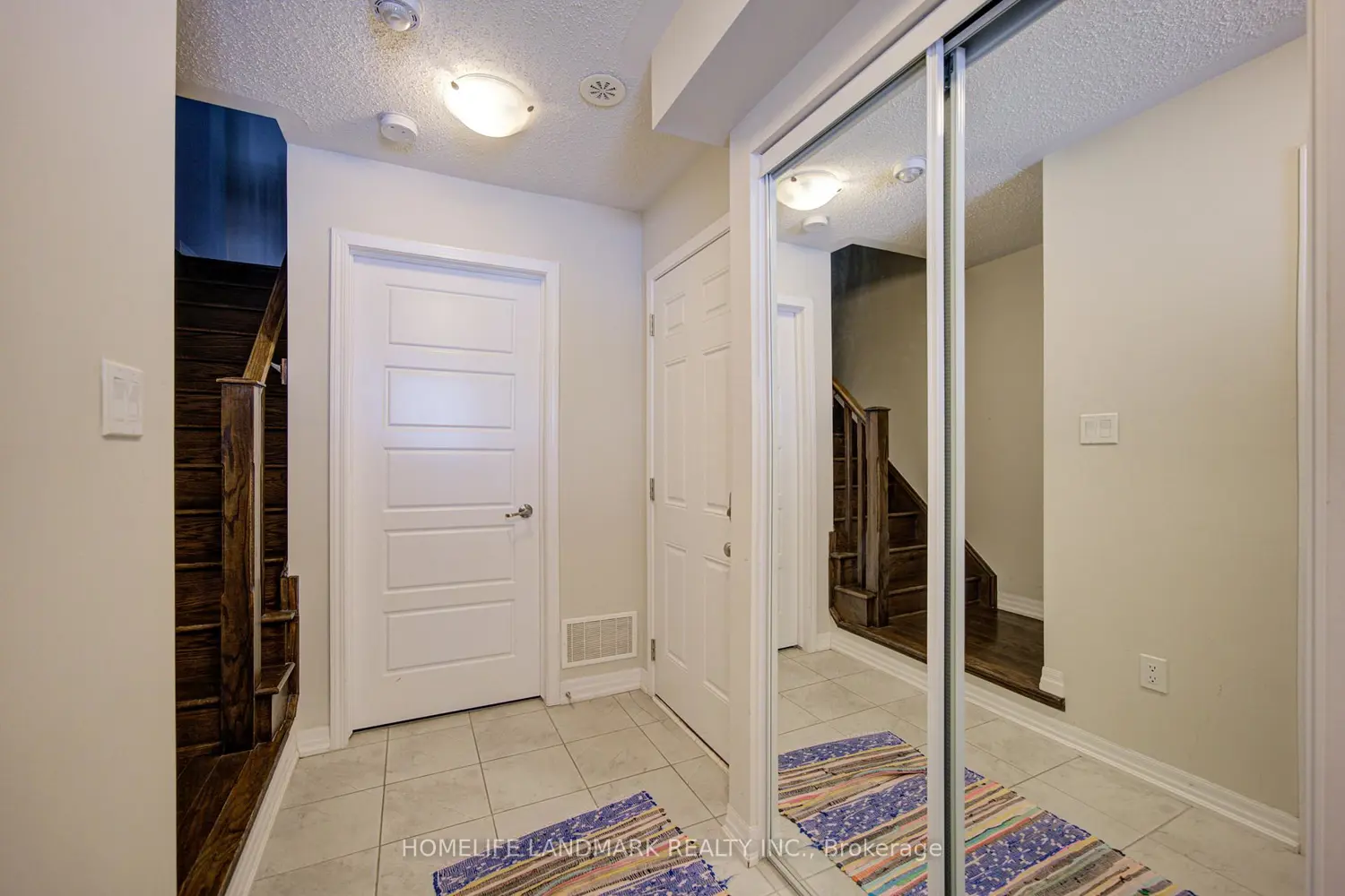 3086 Mistletoe Gardens