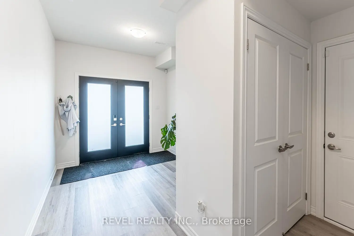 92 Dryden Lane photo 3