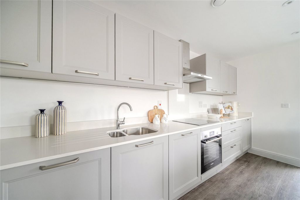 Additional image 4 of 2 bed flat for saleStapleton Close, Egham TW20